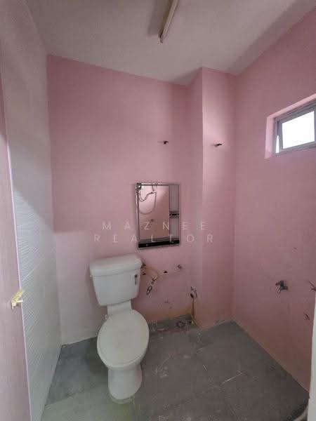 2-storey Terraced House for Sale in Seksyen 8 (Bangi) - Maznee Realtor - Bathroom - PropertyGuru.com.my