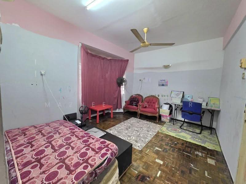 2-storey Terraced House for Sale in Seksyen 8 (Bangi) - Maznee Realtor - Bedroom - PropertyGuru.com.my