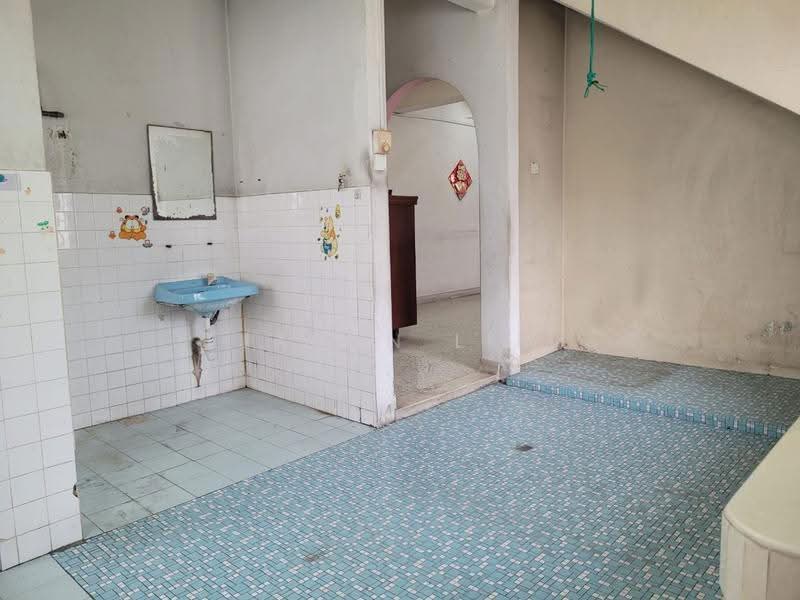 2-storey Terraced House for Sale in Kawasan 10, Kampung Baru Pandamaran (Pelabuhan Klang) - Jason Lim - Bathroom - PropertyGuru.com.my