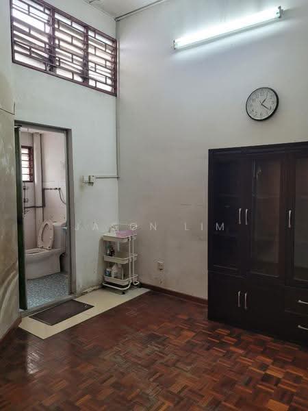 2-storey Terraced House for Sale in Kawasan 10, Kampung Baru Pandamaran (Pelabuhan Klang) - Jason Lim - Bathroom - PropertyGuru.com.my