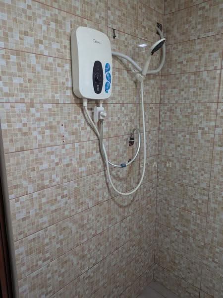 Rumah Teres 2-Tingkat untuk Disewa di TAMAN PUCHONG UTAMA (Puchong) - Nana Cheah - Bathroom - PropertyGuru.com.my