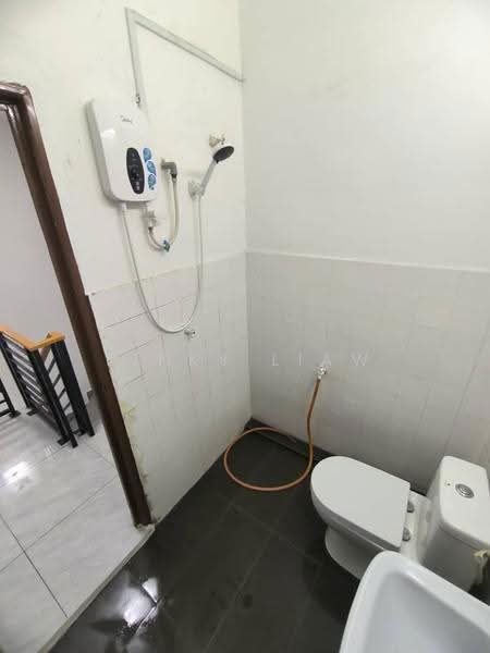 2-storey Terraced House for Rent in Taman Sri Sentosa (Klang) - Pinky Liaw - Bathroom - PropertyGuru.com.my