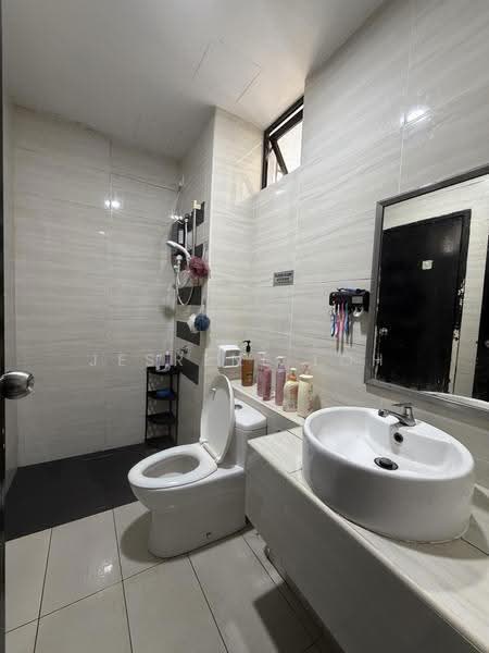 Kondominium untuk Dijual di Taman Kempas - Jesrene Loh - Bathroom - PropertyGuru.com.my