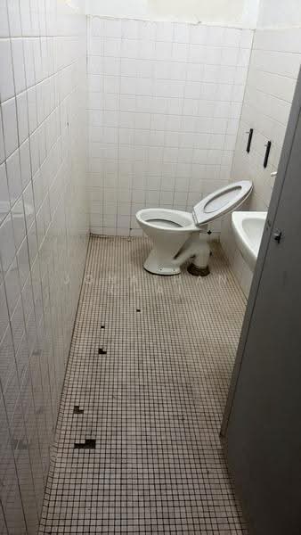 Apartment for Rent at Valencia Apartment - Jonathan Chai - Bathroom - PropertyGuru.com.my