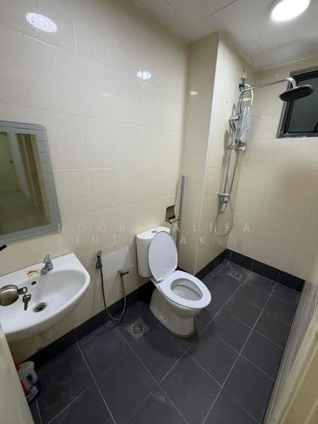 Service Residence for Rent at Vista Alam Serviced Apartment - Noor Zalifa Binti Zakaria - Bathroom - PropertyGuru.com.my
