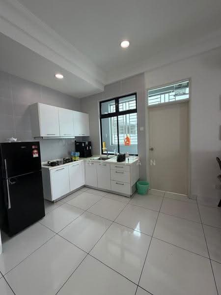Kediaman Servis untuk Disewa di The Platino Serviced Apartment - June Tan - Kitchen - PropertyGuru.com.my