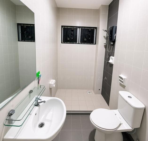 Rumah Teres 2-Tingkat untuk Dijual di Bandar Puteri Puchong (Puchong) - Zahier Firza - Bathroom - PropertyGuru.com.my