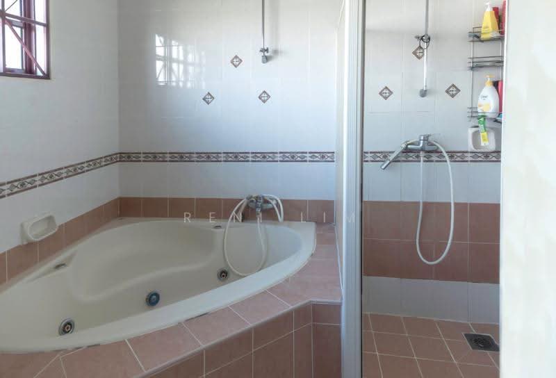Rumah Banglo untuk Dijual di Sunway Damansara (Kota Damansara) - Reni Lim - Bathroom - PropertyGuru.com.my