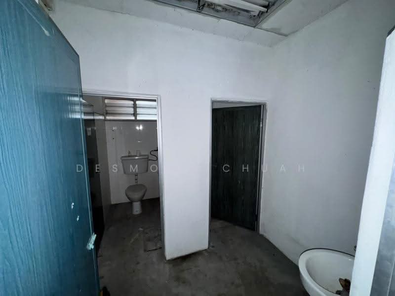 Kedai untuk Disewa di Bukit Jambul (Penang) - Desmond Chuah - Bathroom - PropertyGuru.com.my