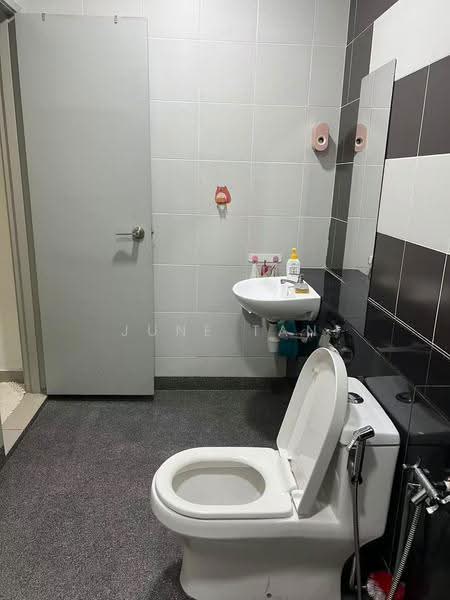 Pangsapuri untuk Disewa di Austin Regency (Pangsapuri Austin Perdana) - June Tan - Bathroom - PropertyGuru.com.my