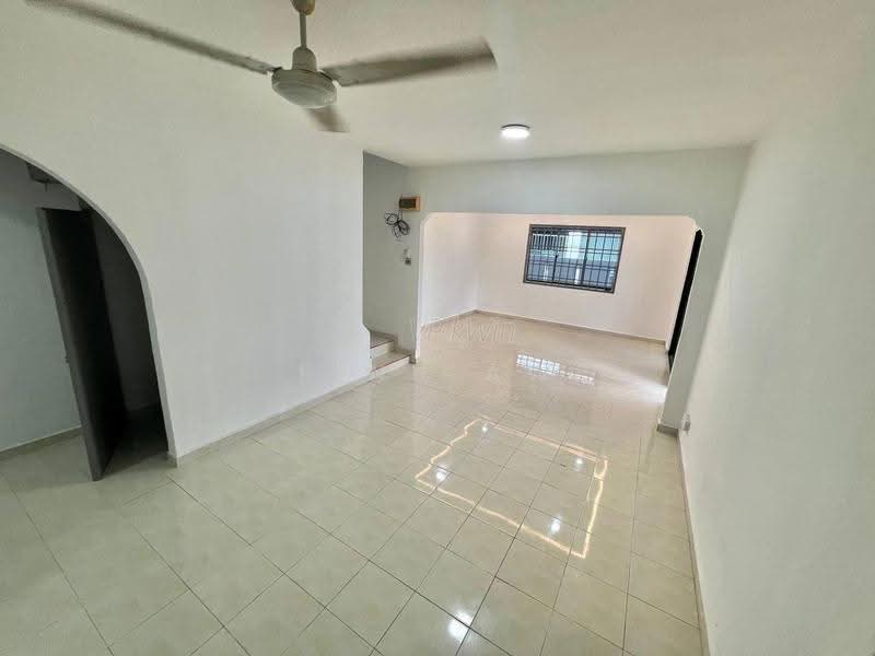 Rumah Teres untuk Dijual di Taman Damai Jaya (Skudai) - Finn Aw - Living Room - PropertyGuru.com.my