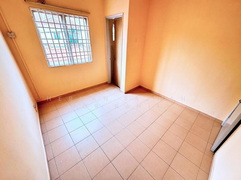 2-storey Terraced House for Sale in Seksyen 8 (Bangi) - Herman Sazwan Nor Rahim - Bedroom - PropertyGuru.com.my