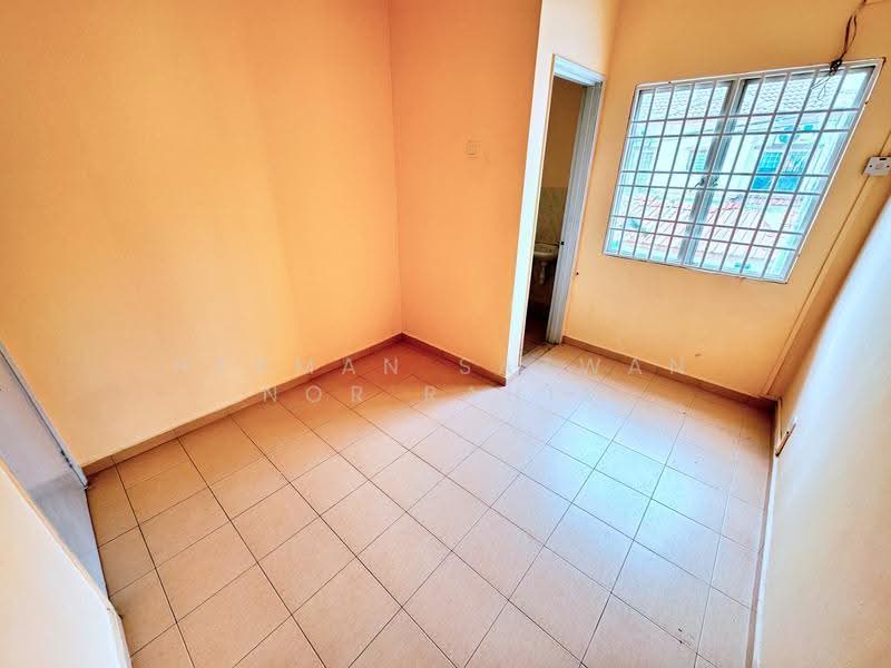 2-storey Terraced House for Sale in Seksyen 8 (Bangi) - Herman Sazwan Nor Rahim - Bedroom - PropertyGuru.com.my