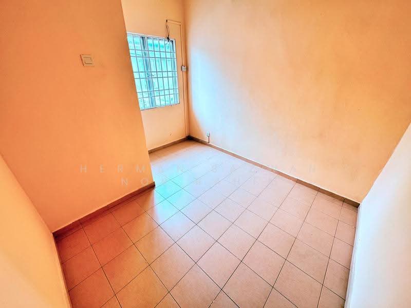 2-storey Terraced House for Sale in Seksyen 8 (Bangi) - Herman Sazwan Nor Rahim - Bedroom - PropertyGuru.com.my