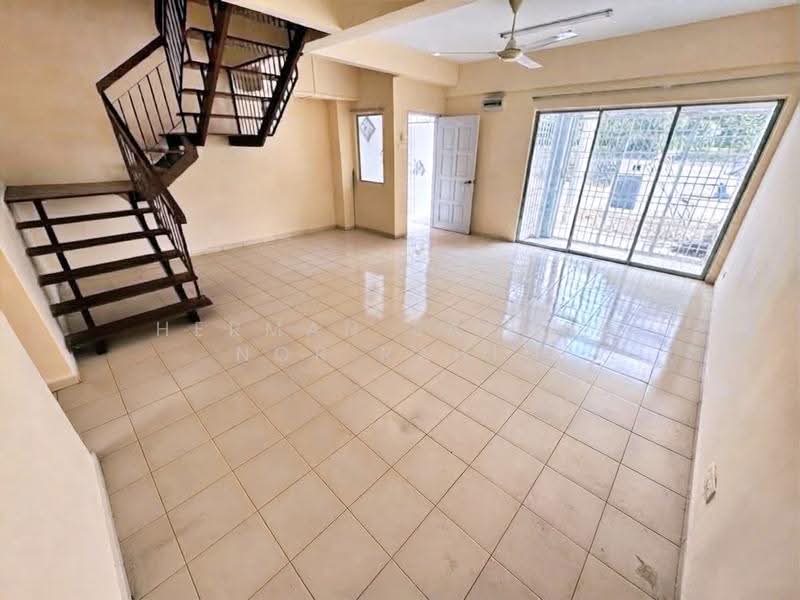 2-storey Terraced House for Sale in Seksyen 8 (Bangi) - Herman Sazwan Nor Rahim - Living Room - PropertyGuru.com.my