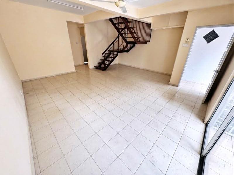 2-storey Terraced House for Sale in Seksyen 8 (Bangi) - Herman Sazwan Nor Rahim - Living Room - PropertyGuru.com.my