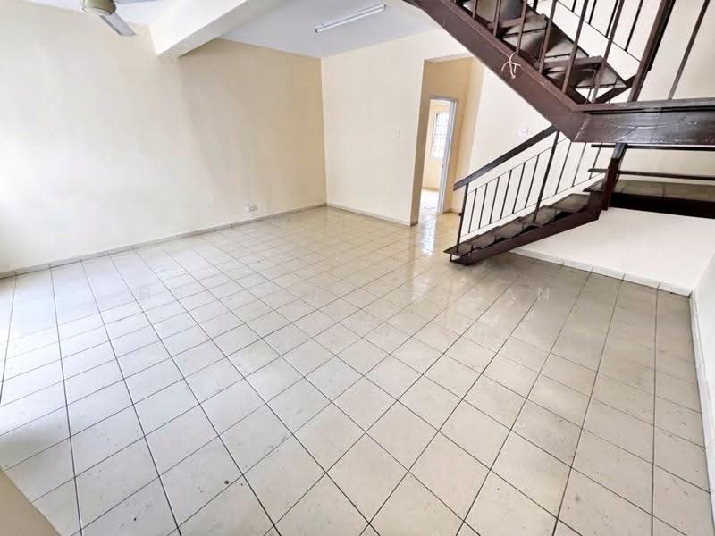 2-storey Terraced House for Sale in Seksyen 8 (Bangi) - Herman Sazwan Nor Rahim - Living Room - PropertyGuru.com.my