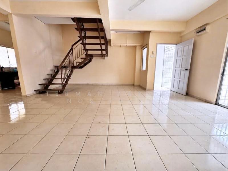2-storey Terraced House for Sale in Seksyen 8 (Bangi) - Herman Sazwan Nor Rahim - Living Room - PropertyGuru.com.my