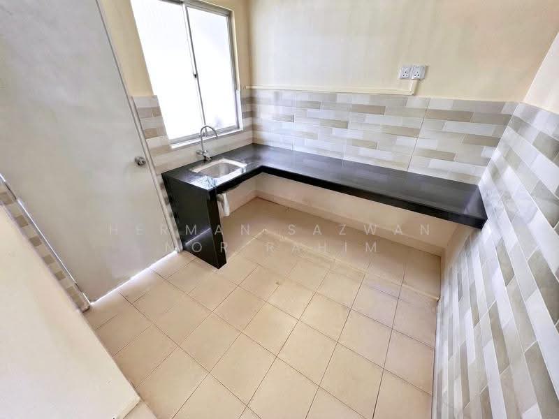 2-storey Terraced House for Sale in Seksyen 8 (Bangi) - Herman Sazwan Nor Rahim - Kitchen - PropertyGuru.com.my