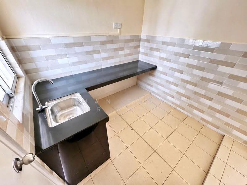2-storey Terraced House for Sale in Seksyen 8 (Bangi) - Herman Sazwan Nor Rahim - Kitchen - PropertyGuru.com.my
