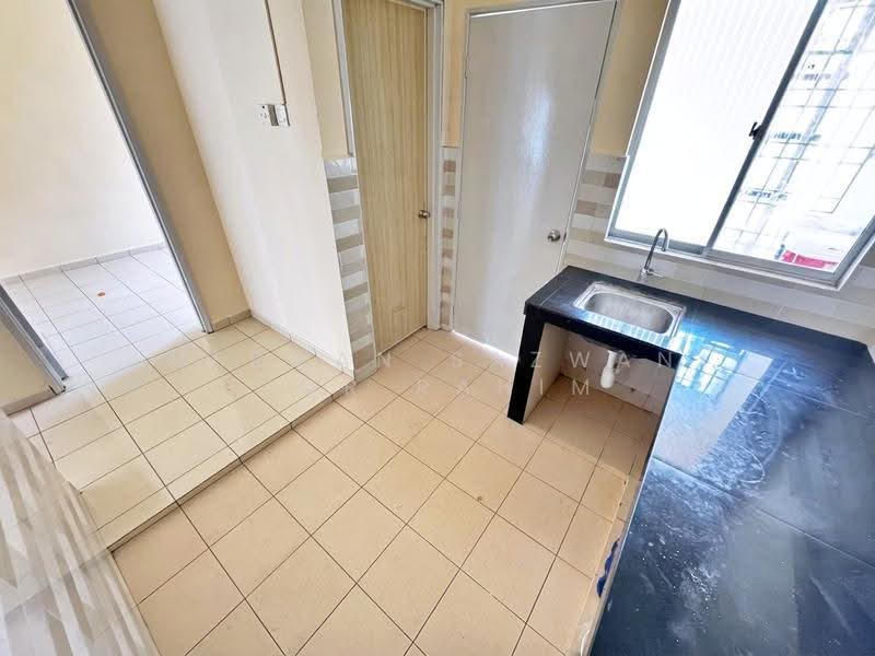 2-storey Terraced House for Sale in Seksyen 8 (Bangi) - Herman Sazwan Nor Rahim - Kitchen - PropertyGuru.com.my