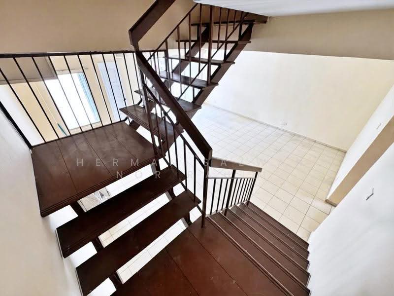 2-storey Terraced House for Sale in Seksyen 8 (Bangi) - Herman Sazwan Nor Rahim - Stair - PropertyGuru.com.my