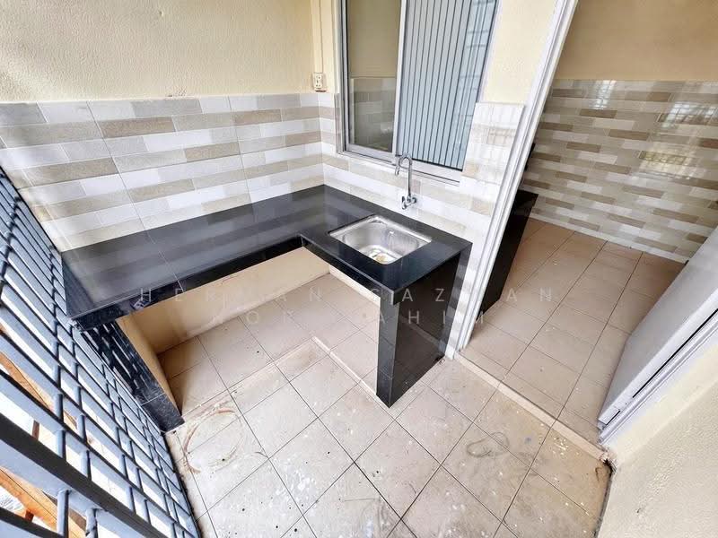 2-storey Terraced House for Sale in Seksyen 8 (Bangi) - Herman Sazwan Nor Rahim - Kitchen - PropertyGuru.com.my