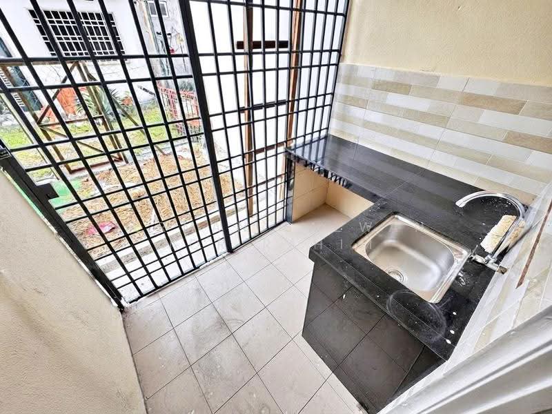 2-storey Terraced House for Sale in Seksyen 8 (Bangi) - Herman Sazwan Nor Rahim - Kitchen - PropertyGuru.com.my