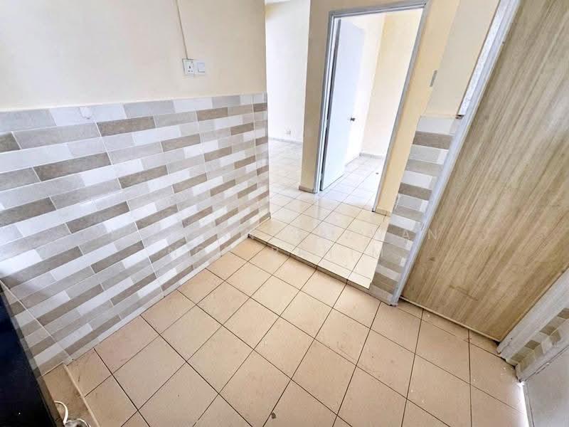 2-storey Terraced House for Sale in Seksyen 8 (Bangi) - Herman Sazwan Nor Rahim - Kitchen - PropertyGuru.com.my