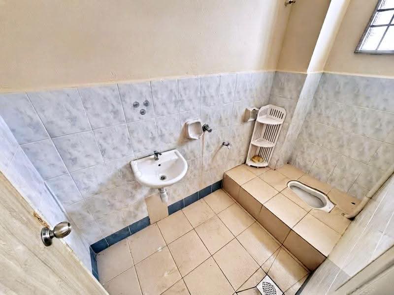 2-storey Terraced House for Sale in Seksyen 8 (Bangi) - Herman Sazwan Nor Rahim - Bathroom - PropertyGuru.com.my