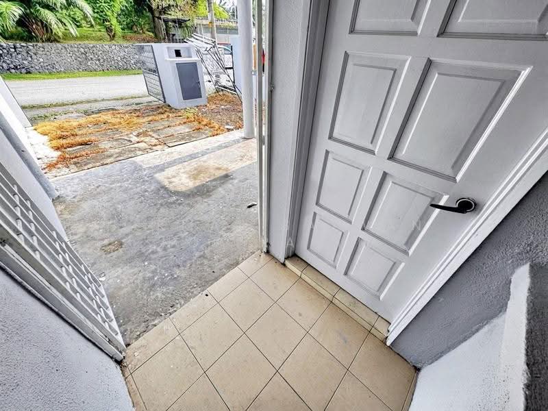 2-storey Terraced House for Sale in Seksyen 8 (Bangi) - Herman Sazwan Nor Rahim - Entrance - PropertyGuru.com.my
