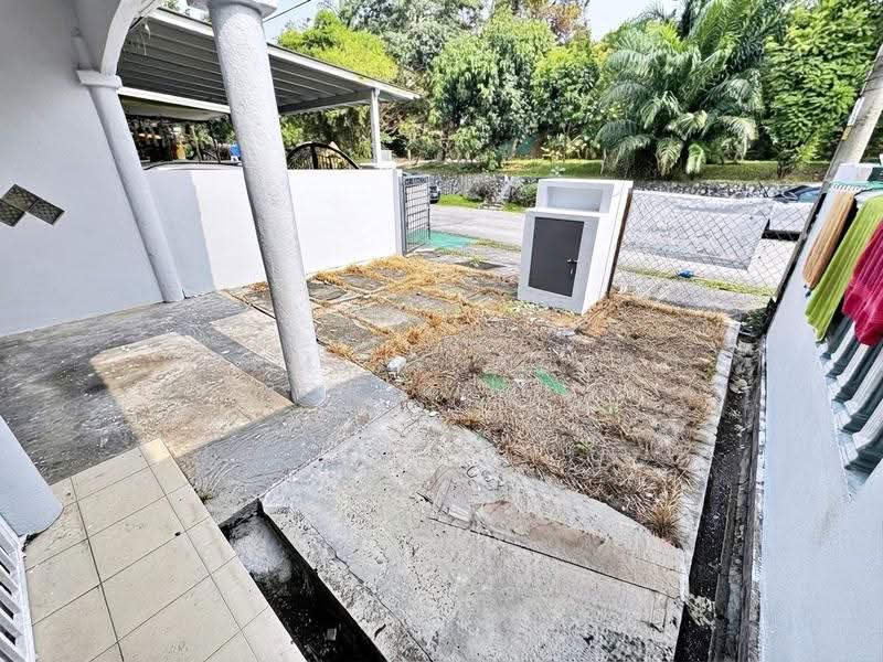 2-storey Terraced House for Sale in Seksyen 8 (Bangi) - Herman Sazwan Nor Rahim - Exterior - PropertyGuru.com.my