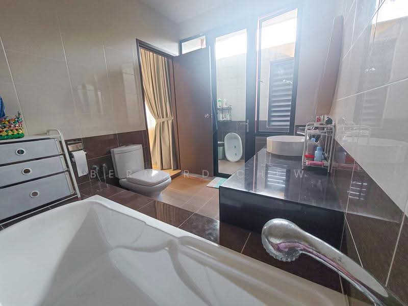 Rumah Teres 3-Tingkat untuk Dijual di Bandar Bayan Bahru (Bayan Lepas) - Bernard Chew - Bathroom - PropertyGuru.com.my