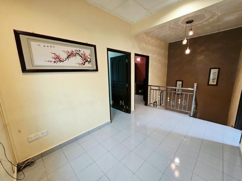 Rumah Teres 2-Tingkat untuk Dijual di Taman Desa Mewah (Semenyih) - Celestine Ting - Corridor - PropertyGuru.com.my