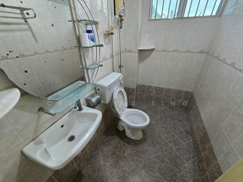 Rumah Teres 2-Tingkat untuk Dijual di Taman Desa Mewah (Semenyih) - Celestine Ting - Bathroom - PropertyGuru.com.my