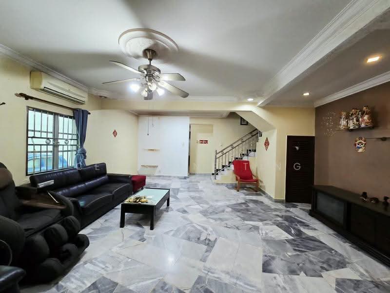 Rumah Teres 2-Tingkat untuk Dijual di Taman Desa Mewah (Semenyih) - Celestine Ting - Living Room - PropertyGuru.com.my