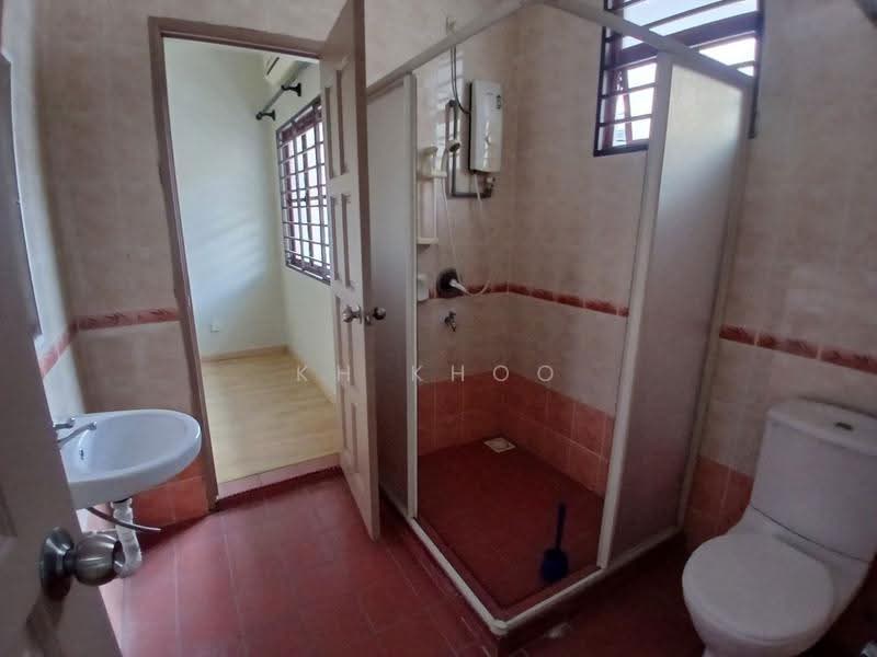 2-storey Terraced House for Sale in Putra Permai (Subang Jaya) - KH Khoo - Bathroom - PropertyGuru.com.my