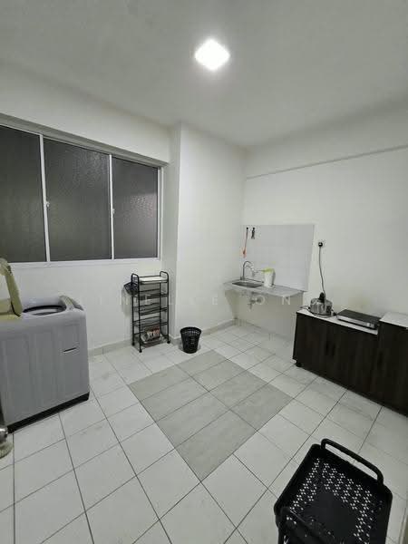Kondominium untuk Disewa di Elit Heights @ Bayan City - Jinelle Ong - Kitchen - PropertyGuru.com.my