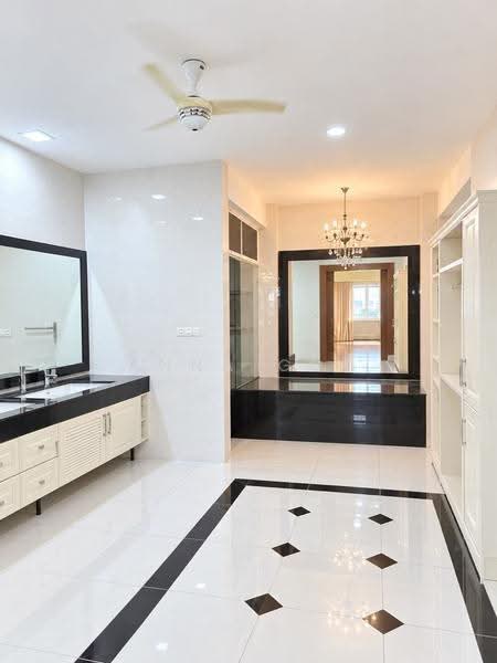 Rumah Berkembar untuk Dijual di Bandar Damansara Perdana (Damansara Perdana) - Anna Goh - Bathroom - PropertyGuru.com.my