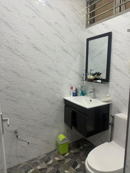 1.5-storey Terraced House for Rent in Johor Bahru (Johor) - Alvin Cham - Bathroom - PropertyGuru.com.my