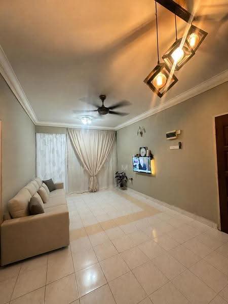 Pangsapuri untuk Dijual di Apartment Pesona - Hazim N - Living Room - PropertyGuru.com.my