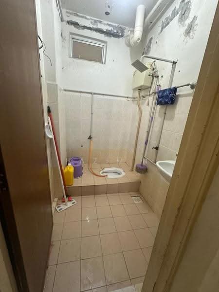 Pangsapuri untuk Dijual di Apartment Pesona - Hazim N - Bathroom - PropertyGuru.com.my
