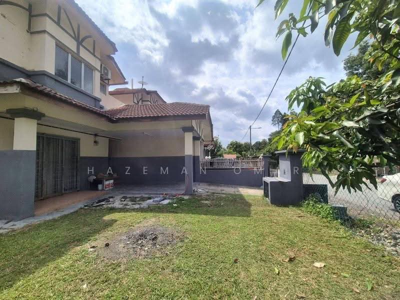 2-storey Terraced House for Sale in Saujana Utama (Selangor) - Hazeman Omar - Exterior - PropertyGuru.com.my