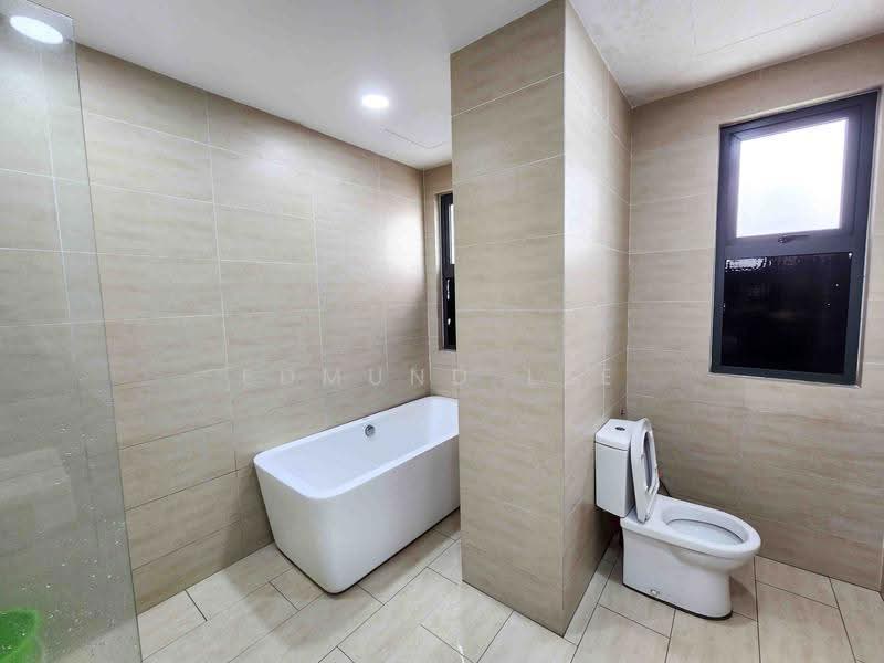3-storey Terraced House for Sale in Lake Fields (Sungai Besi) - Edmund Lee - Bathroom - PropertyGuru.com.my