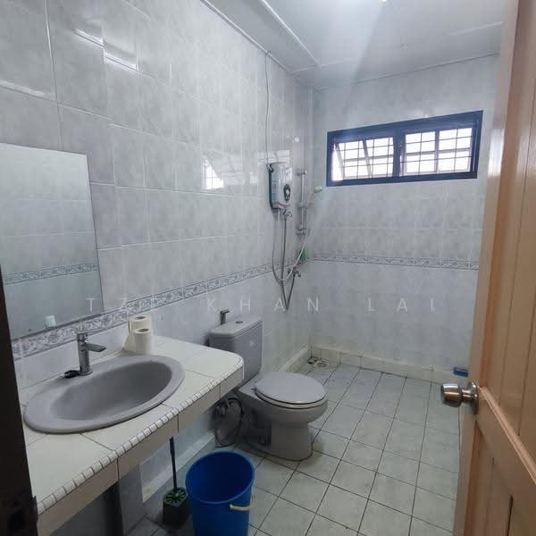 Semi-Detached House for Sale in Kuching (Sarawak) - Tze Khan Lai - Bathroom - PropertyGuru.com.my