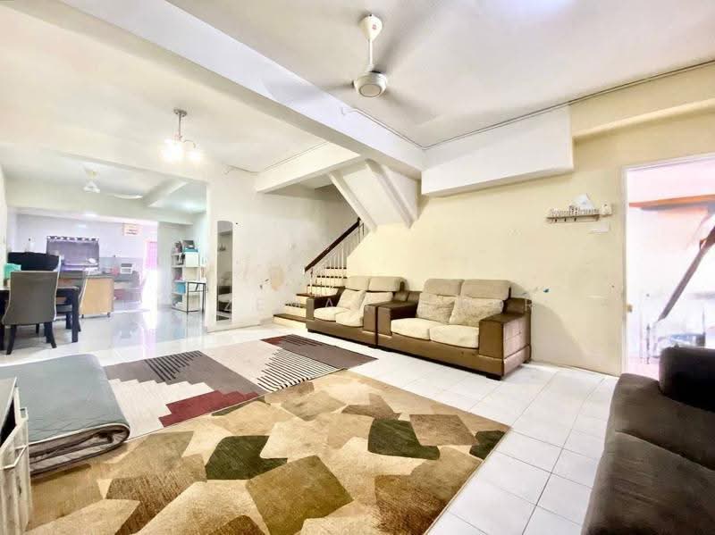 Rumah Teres 2-Tingkat untuk Dijual di Bandar Baru Bangi (Selangor) - Hazeman Omar - Living Room - PropertyGuru.com.my