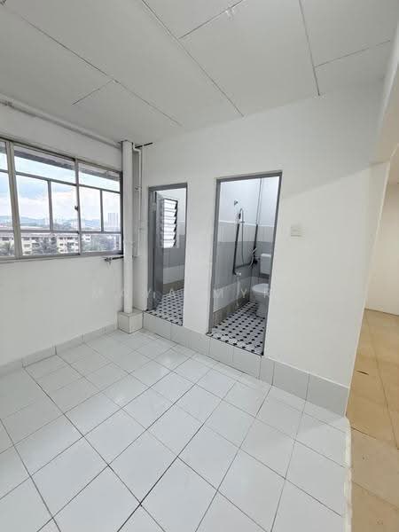 Flat for Rent at Seksyen 1 Bandar Baru Bangi - Maya Myra - Bathroom - PropertyGuru.com.my