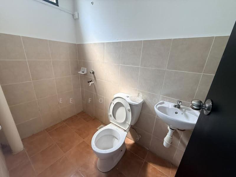 2-storey Terraced House for Sale in Taman Scientex Senai (Senai) - Ee Fong Toh - Bathroom - PropertyGuru.com.my