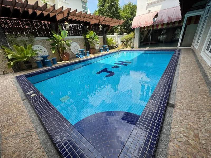 Bungalow House for Sale in Seksyen 8 (Shah Alam) - Muhd Khairulnawawi Kamaruddin - Pool - PropertyGuru.com.my