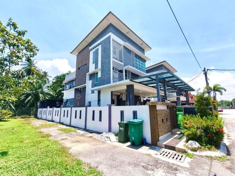 Bungalow House for Sale in Kuala Selangor (Selangor) - Mohd Aizat Saiful Bahri - Exterior - PropertyGuru.com.my